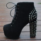 Lita com Spikes e Rebites Preta